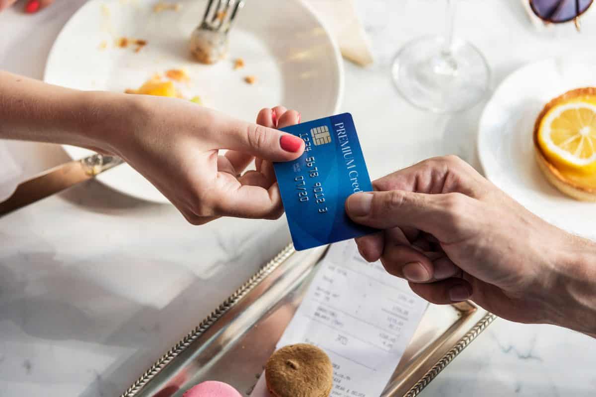 Karta MasterCard Combo – idealna, gdy braknie środków na koncie